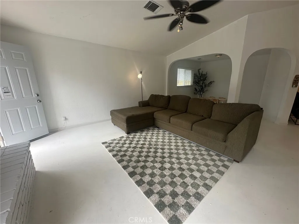 11922 Calcite Avenue, Hesperia, California 92345 home-pic-17