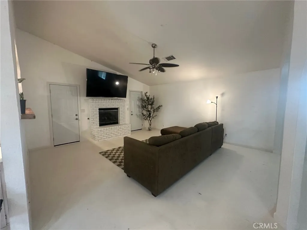 11922 Calcite Avenue, Hesperia, California 92345 home-pic-18