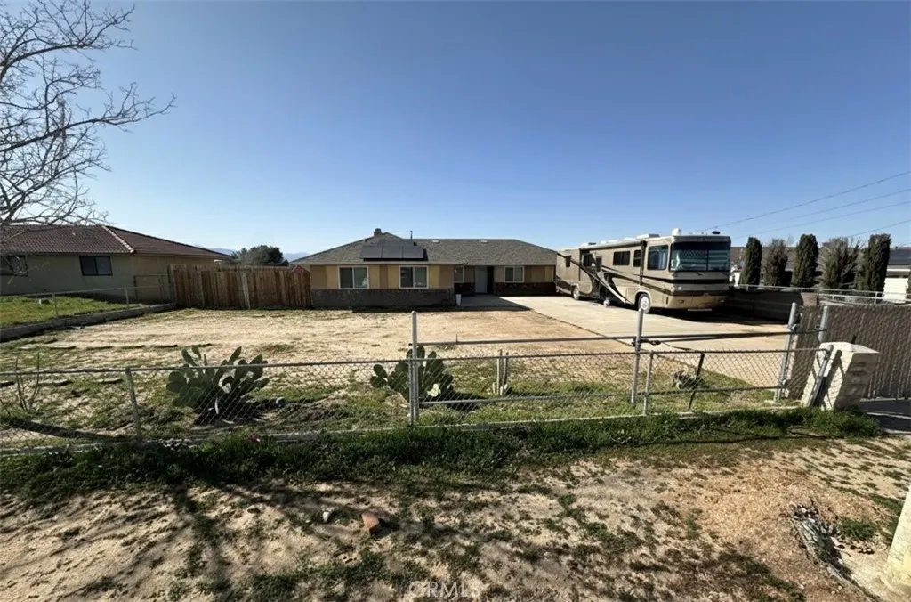11922 Calcite Avenue, Hesperia, California 92345 home-pic-1