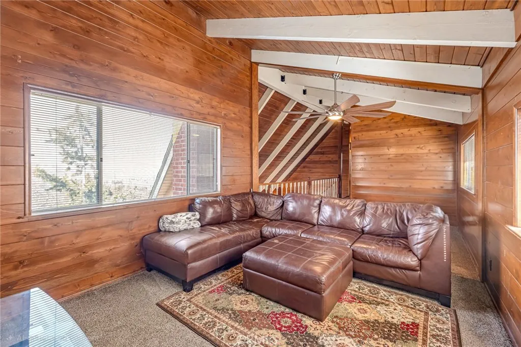 Entertainment/Family Room