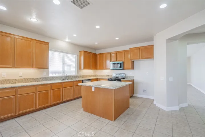 8848 Palo Alto, Hesperia, California 92344