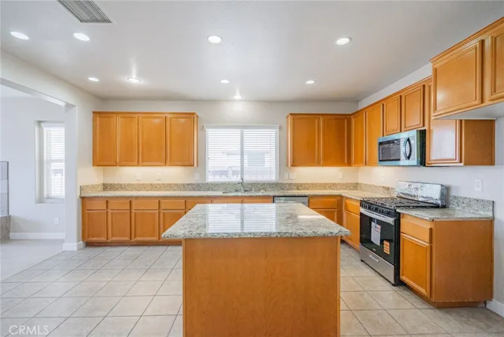 8848 Palo Alto, Hesperia, California 92344