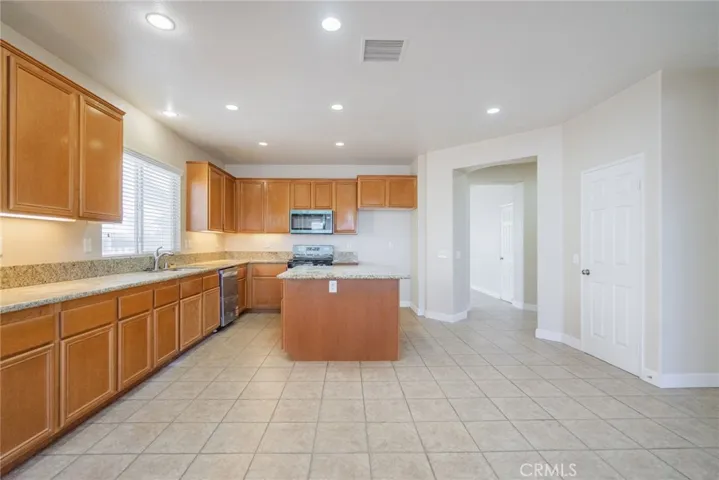 8848 Palo Alto, Hesperia, California 92344