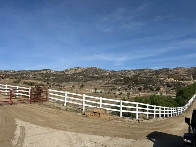 N Facing Entry Gate 2