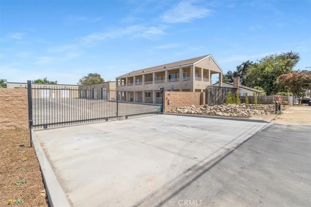 11185 Roswell Avenue, Pomona, California 91766 — photo 4