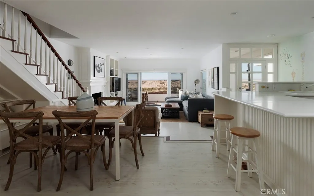 116 E Oceanfront, Newport Beach, California 92661 home-pic-7