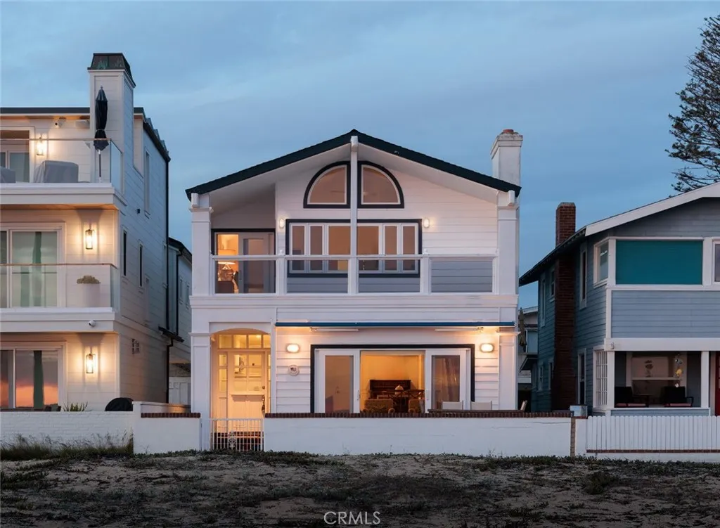 116 E Oceanfront, Newport Beach, California 92661 home-pic-1