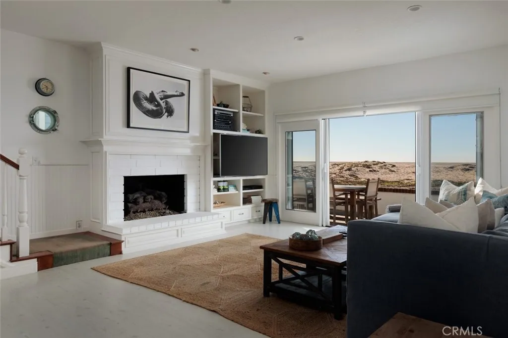 116 E Oceanfront, Newport Beach, California 92661 home-pic-5