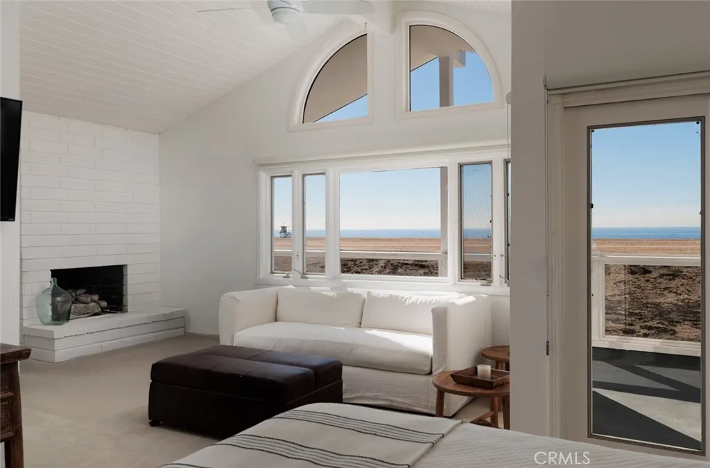 116 E Oceanfront, Newport Beach, California 92661 home-pic-12