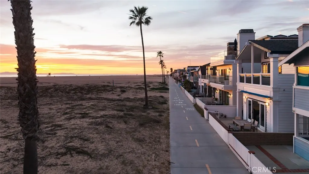 116 E Oceanfront, Newport Beach, California 92661 home-pic-2