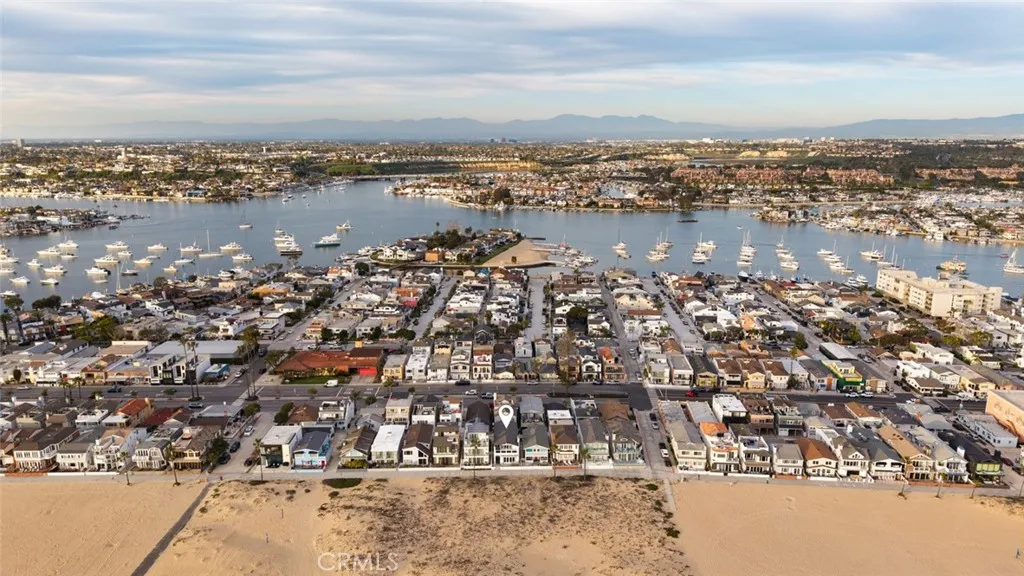 116 E Oceanfront, Newport Beach, California 92661 home-pic-19