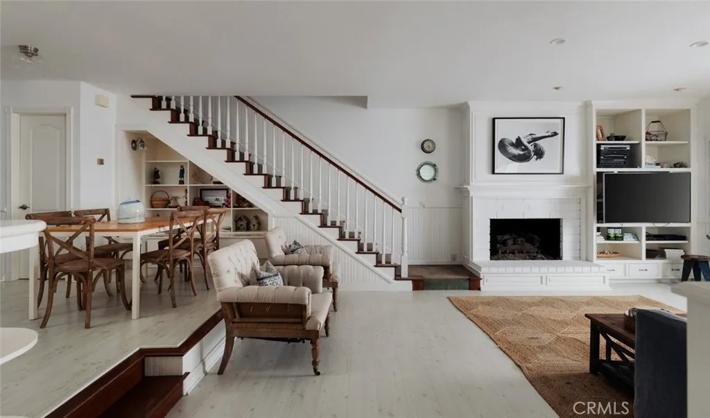116 E Oceanfront, Newport Beach, California 92661 home-pic-6