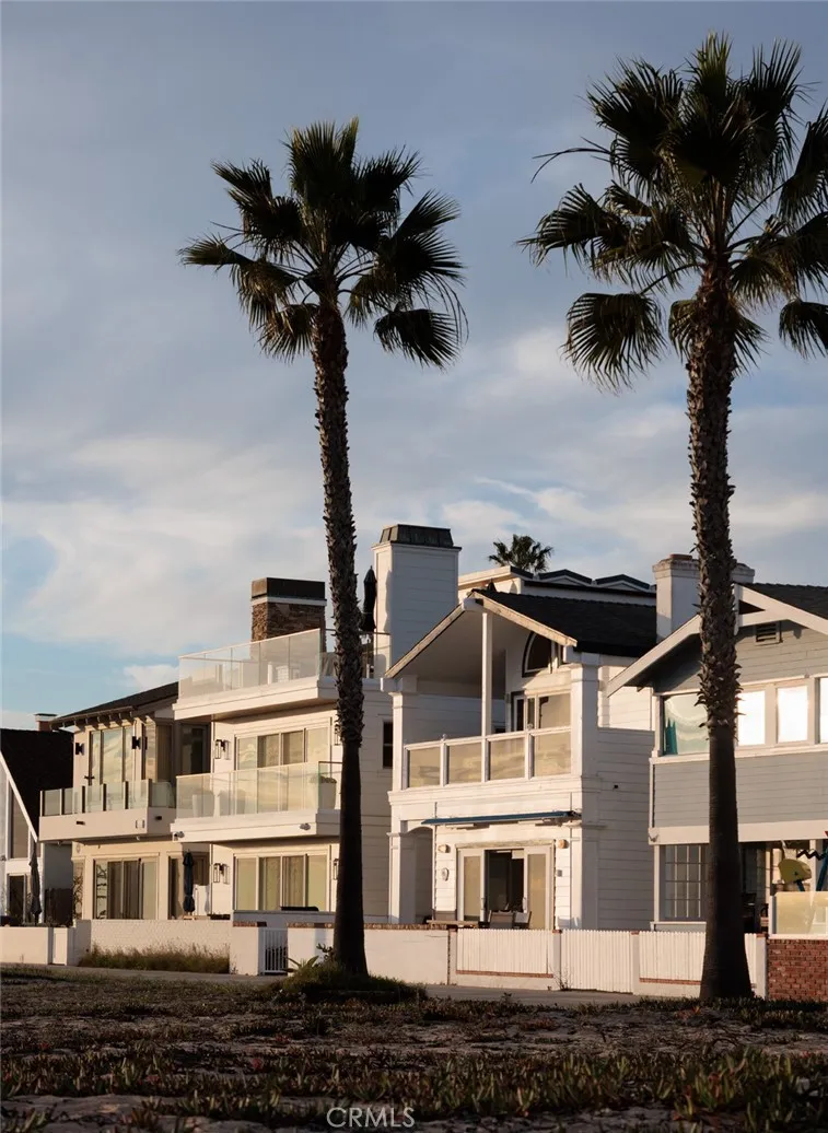 116 E Oceanfront, Newport Beach, California 92661 home-pic-3