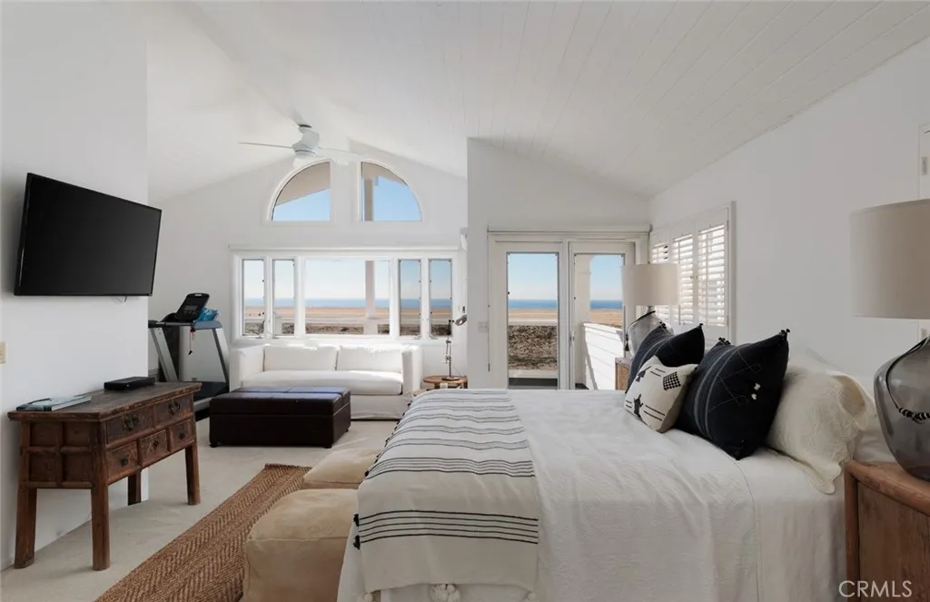 116 E Oceanfront, Newport Beach, California 92661 home-pic-11