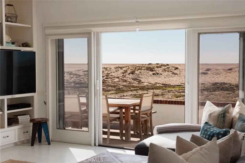 116 E Oceanfront, Newport Beach, California 92661 home-pic-8