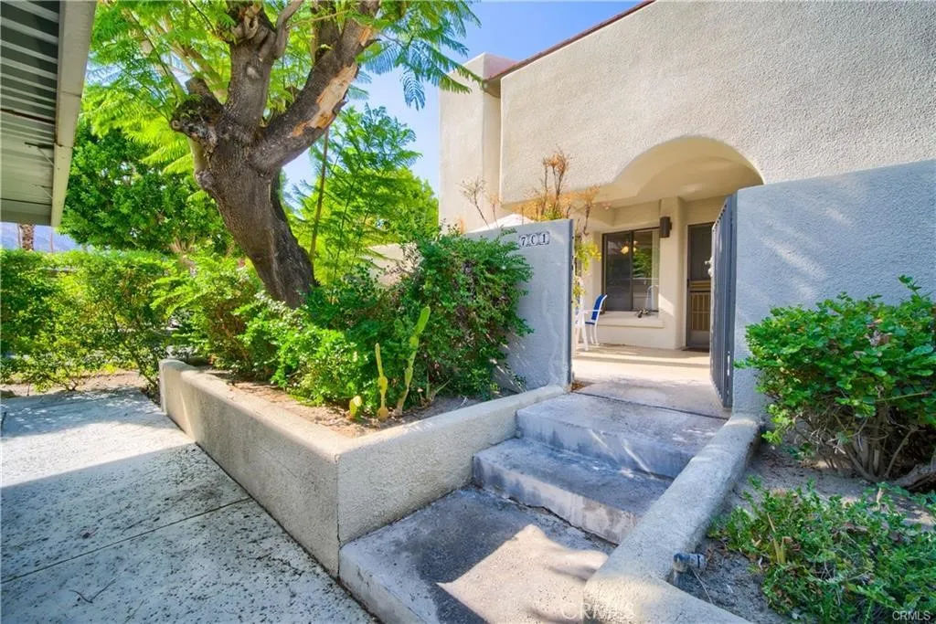 353 N Hermosa Dr, Palm Springs, California 92262 home-pic-11