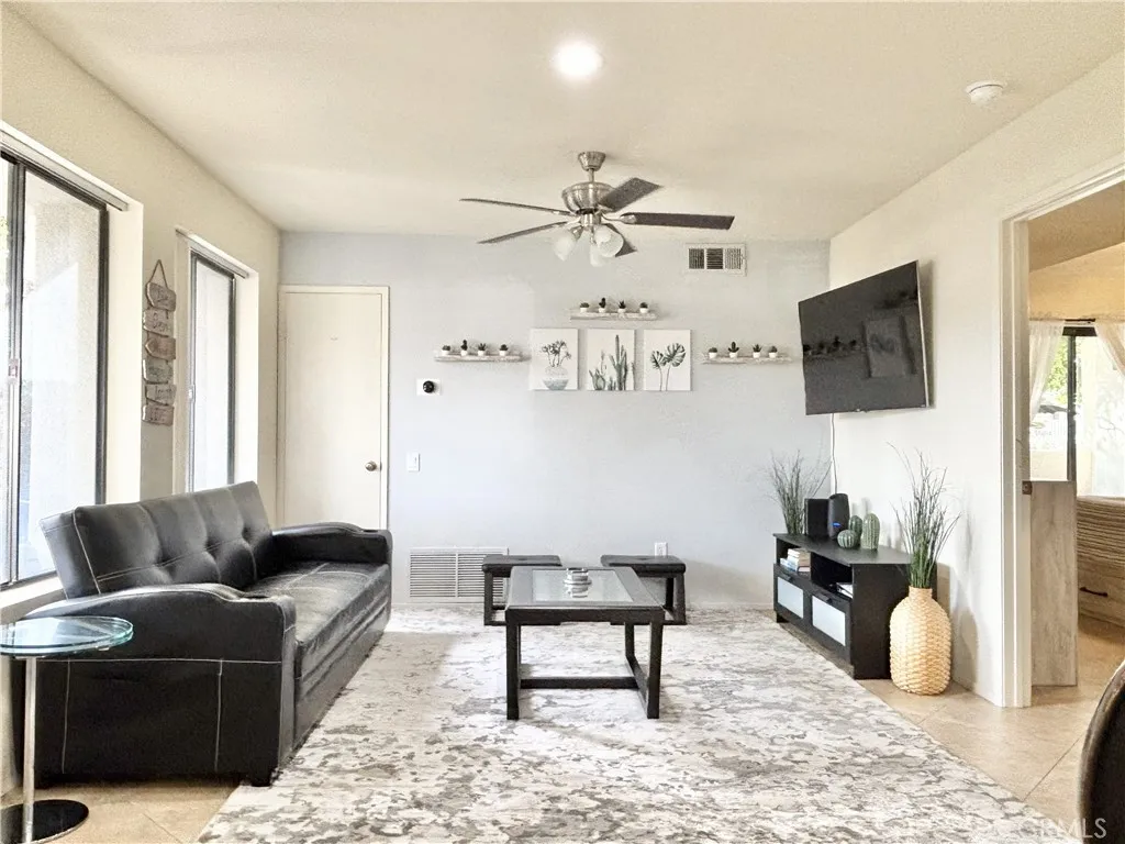 353 N Hermosa Dr, Palm Springs, California 92262 home-pic-8