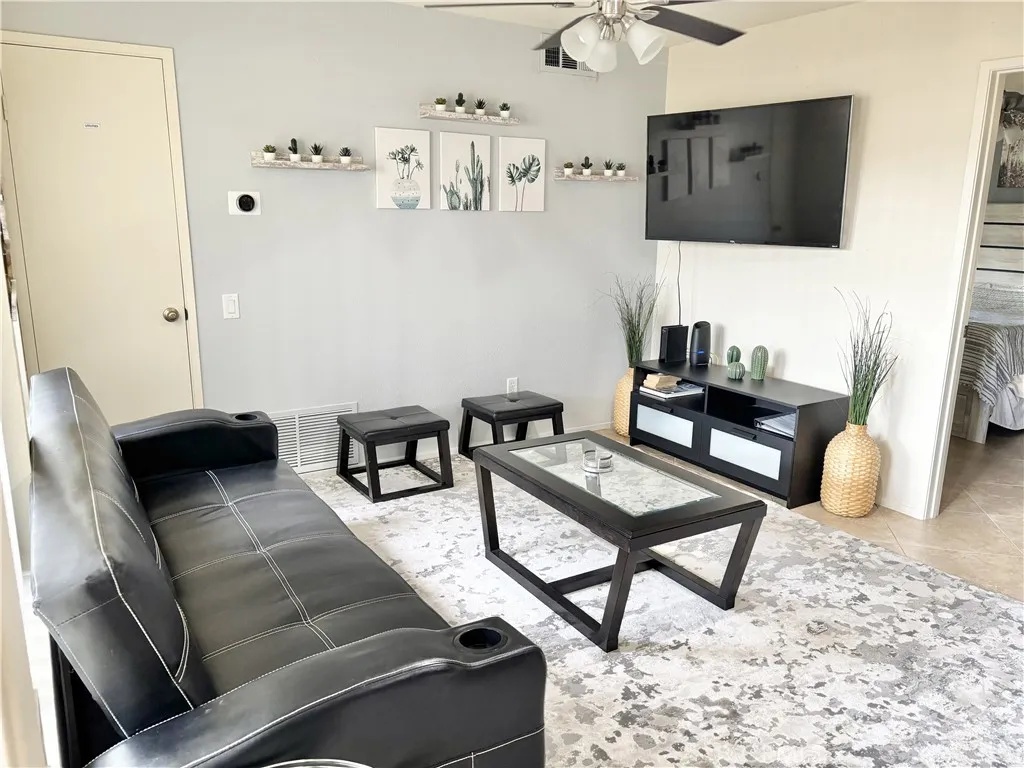 353 N Hermosa Dr, Palm Springs, California 92262 home-pic-10