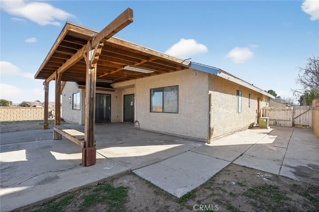 2559 E Avenue J2, Lancaster, California 93535 home-pic-4