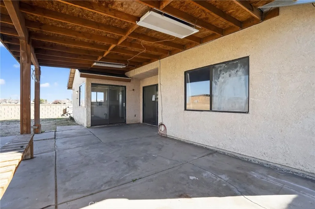 2559 E Avenue J2, Lancaster, California 93535 home-pic-5