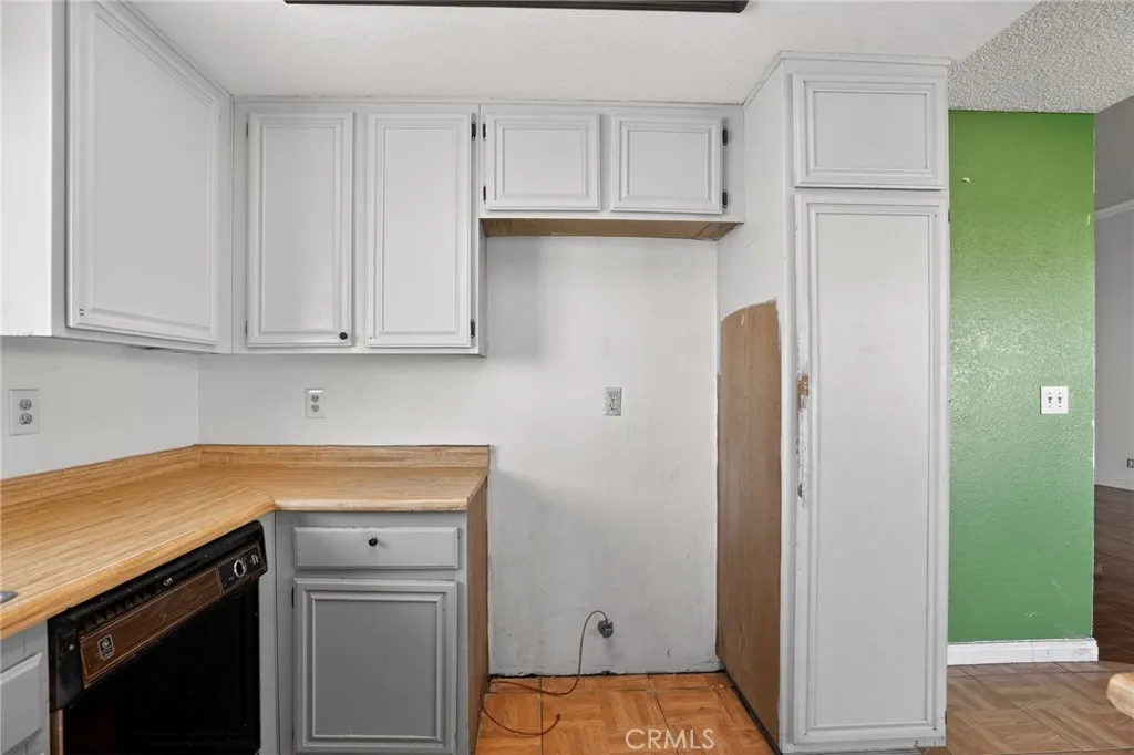 2559 E Avenue J2, Lancaster, California 93535 home-pic-20