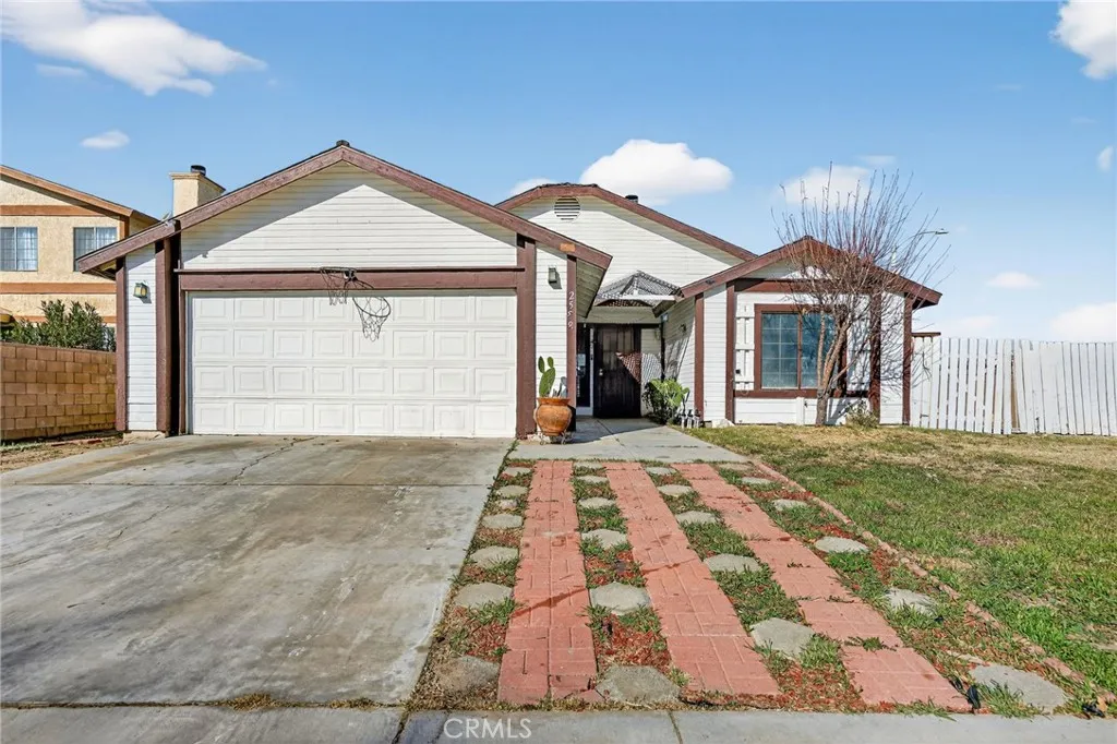 2559 E Avenue J2, Lancaster, California 93535 home-pic-1