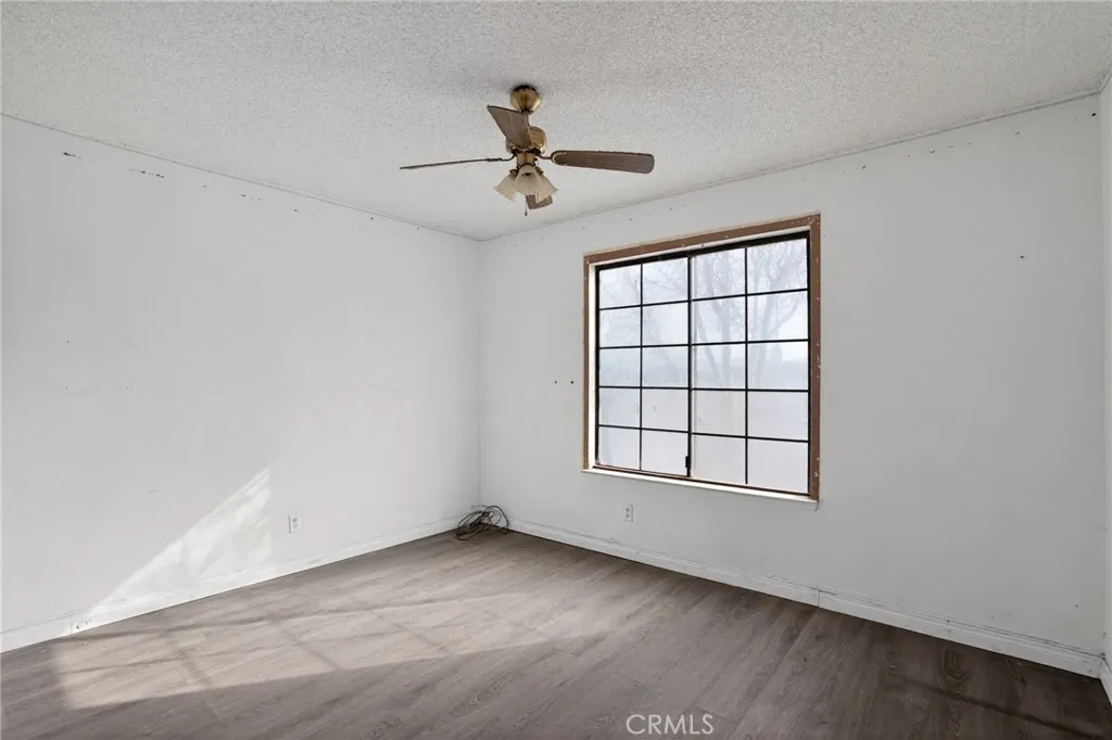 2559 E Avenue J2, Lancaster, California 93535 home-pic-12