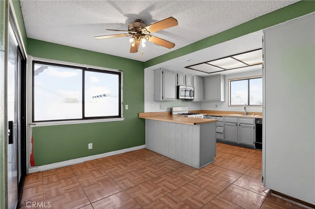 2559 E Avenue J2, Lancaster, California 93535 home-pic-18