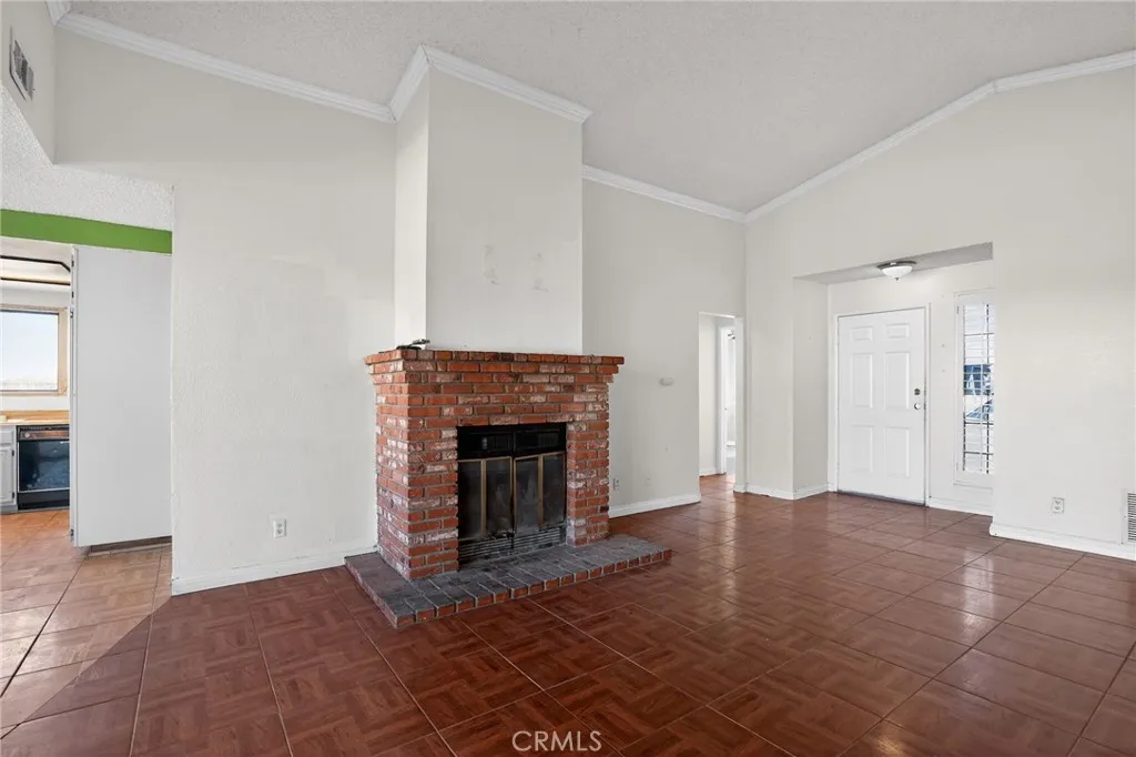 2559 E Avenue J2, Lancaster, California 93535 home-pic-14