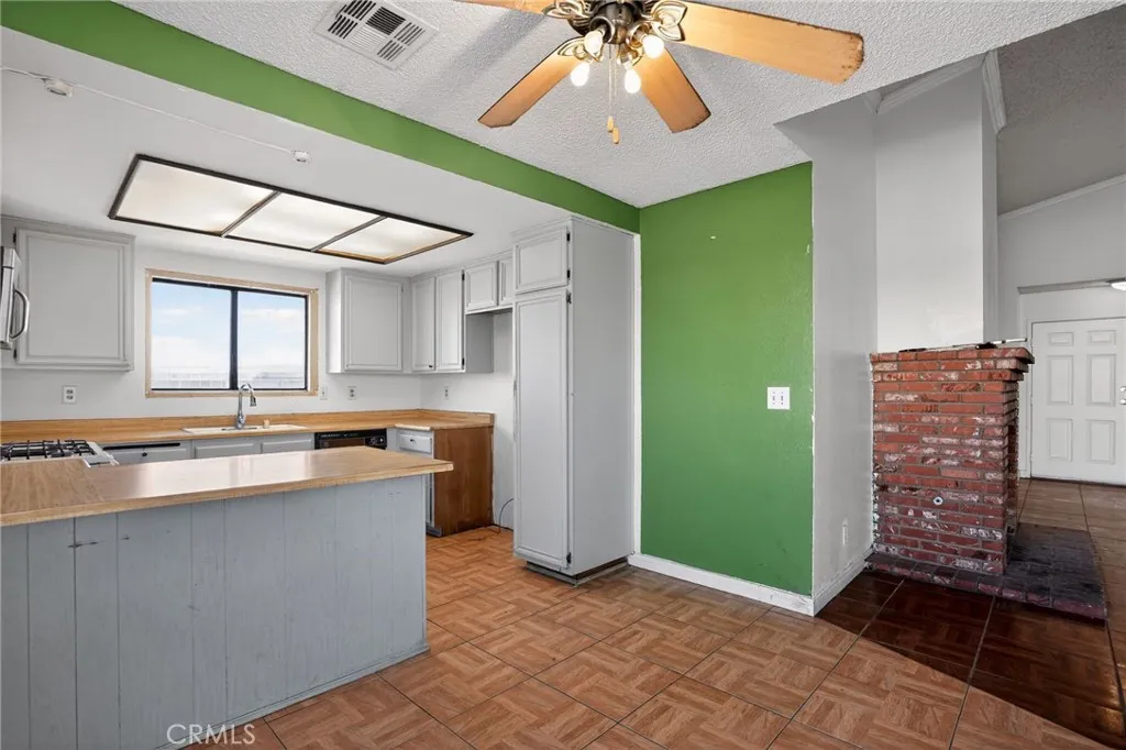 2559 E Avenue J2, Lancaster, California 93535 home-pic-19