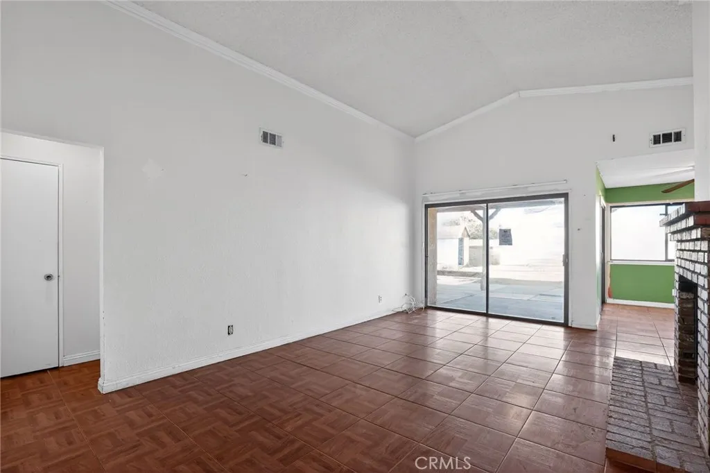 2559 E Avenue J2, Lancaster, California 93535 home-pic-13