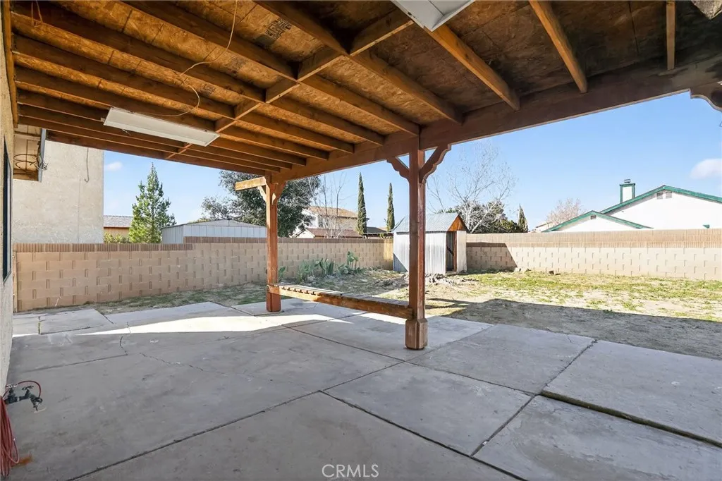 2559 E Avenue J2, Lancaster, California 93535 home-pic-3