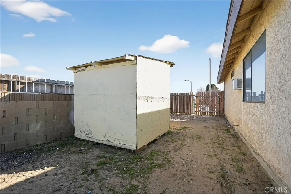 2559 E Avenue J2, Lancaster, California 93535 home-pic-6