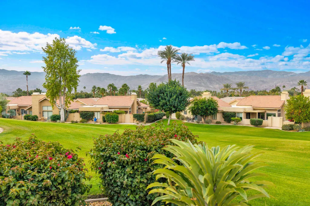 12 Bonita Lane, Palm Desert, California 92260 home-pic-2