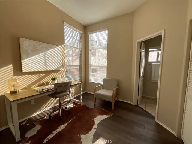 Downstairs bedroom w bath.