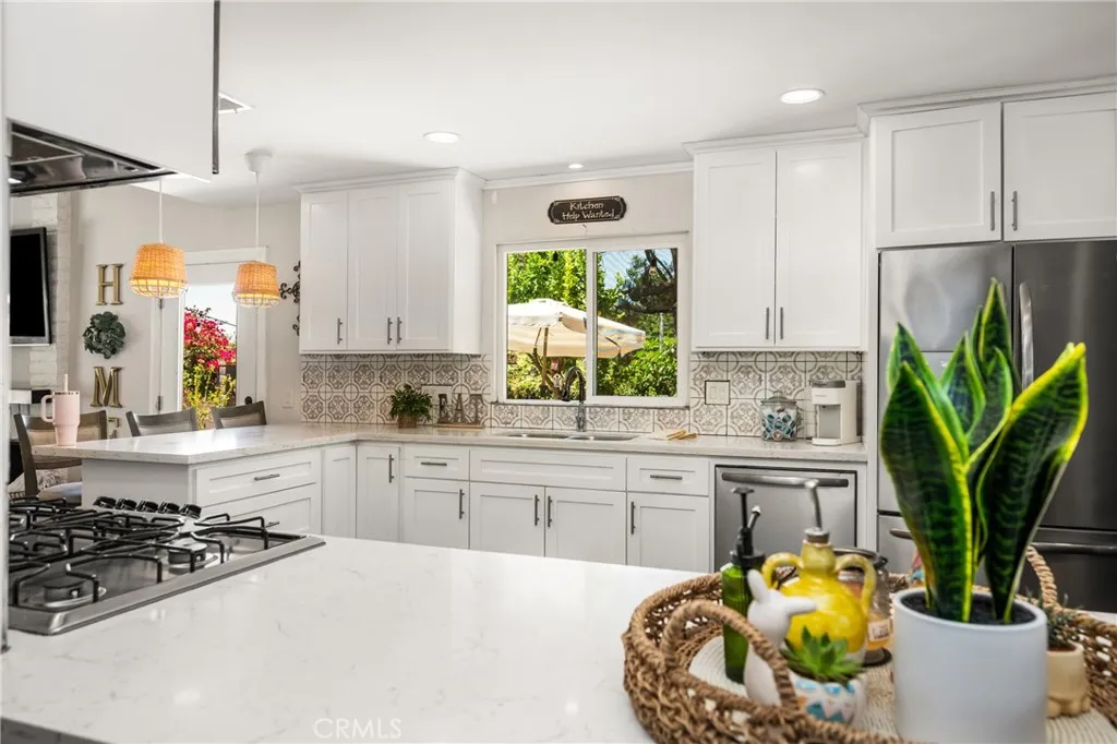 1520 E Newcrest Drive, West Covina, California 91792 home-pic-36