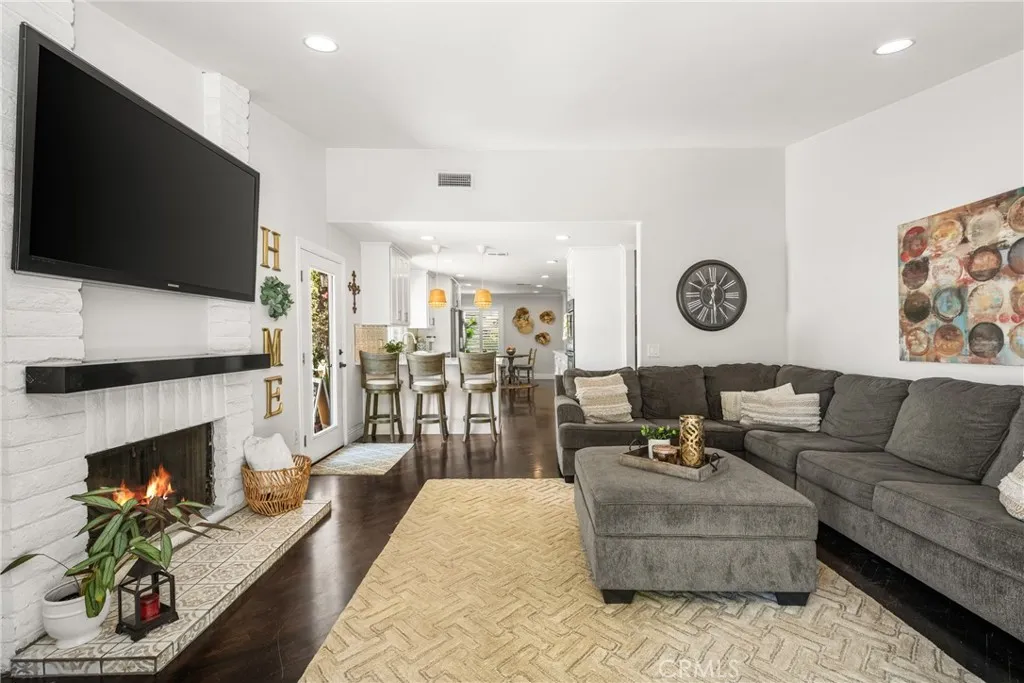 1520 E Newcrest Drive, West Covina, California 91792 home-pic-23