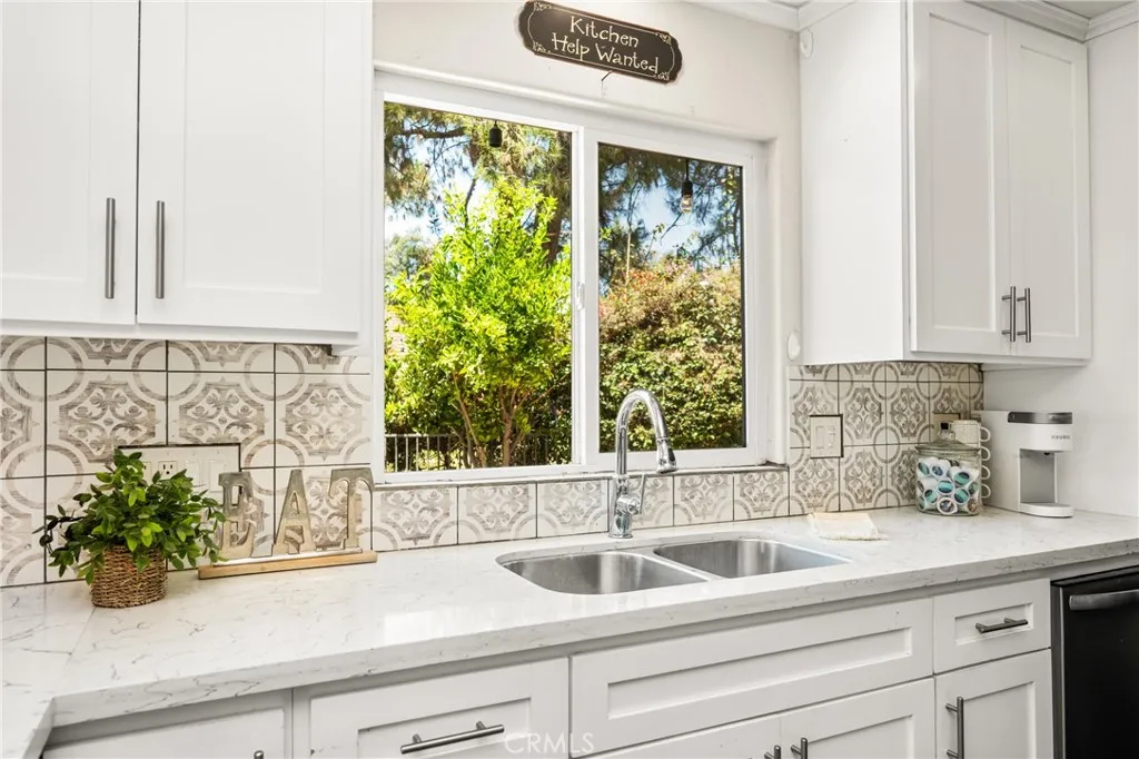1520 E Newcrest Drive, West Covina, California 91792 home-pic-27