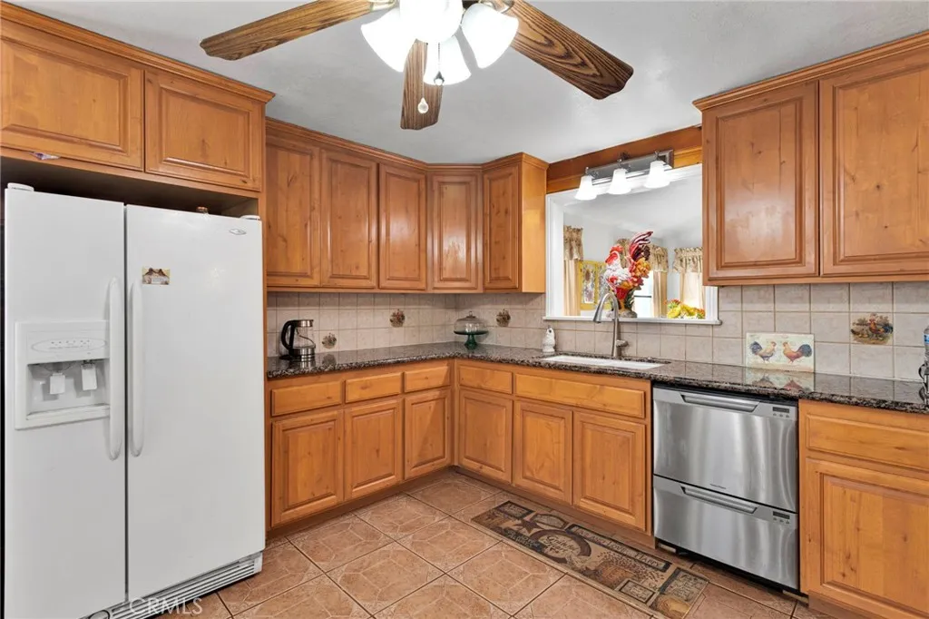 4487 Tyrolite, Jurupa Valley, California 92509 home-pic-11