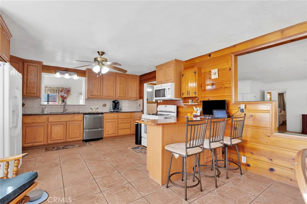 4487 Tyrolite, Jurupa Valley, California 92509 home-pic-12