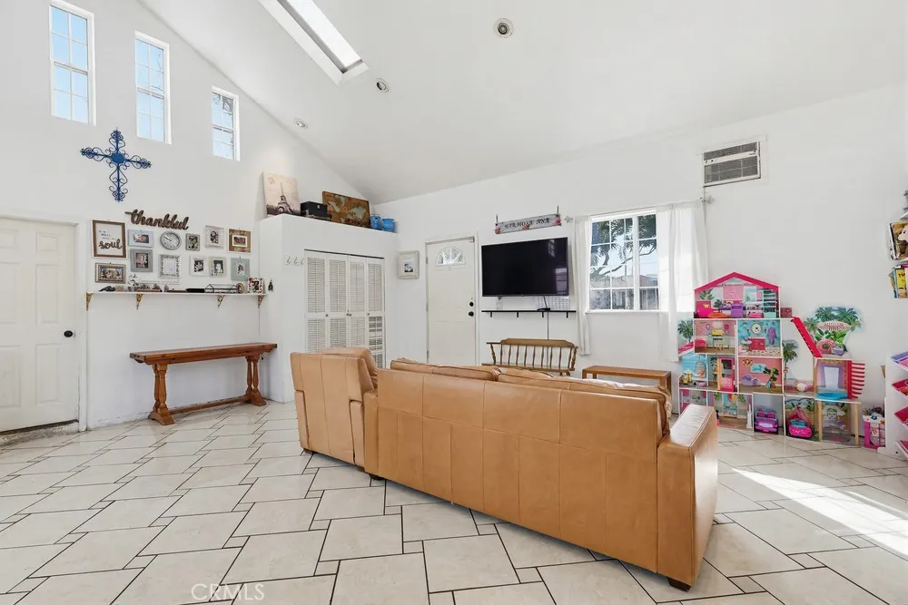 10970 Ruth, Lynwood, California 90262 home-pic-16