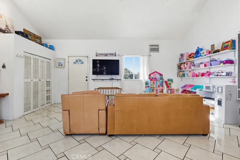 10970 Ruth, Lynwood, California 90262 home-pic-17