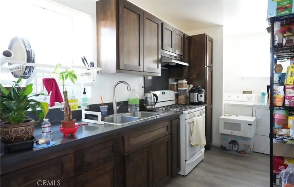 1144 W 85th, Los Angeles, California 90044 home-pic-3