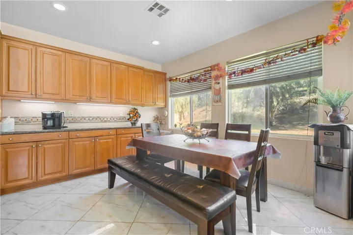 Kitchen+ Breakfast Nook