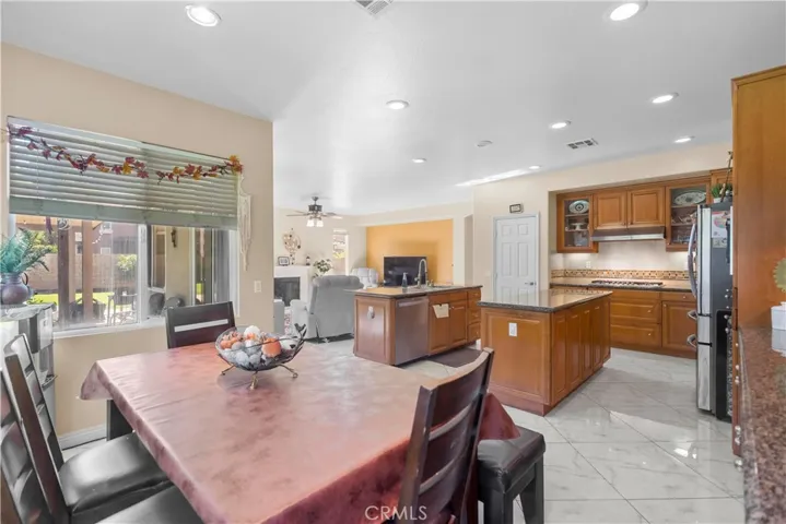 Kitchen+ Breakfast Nook