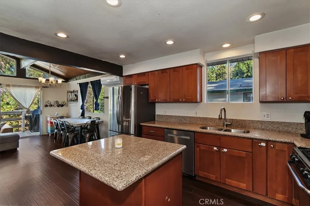 22868 Laurel, Crestline, California 92325 home-pic-15