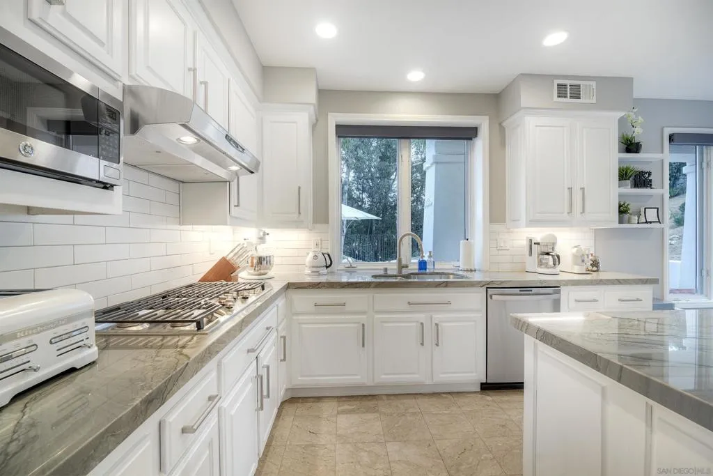 17277 N Woodson Court, Ramona, California 92065 home-pic-11