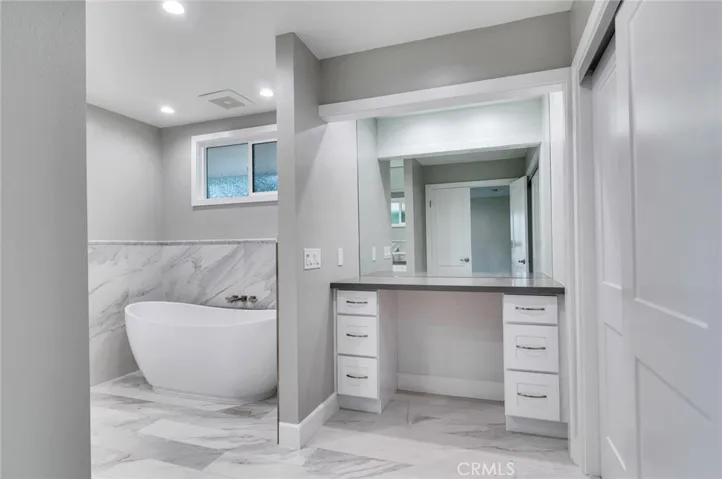 Dedicated make up vanity, marble flooring and fiberglass soaking​​‌​​​​‌​​‌‌​​‌​​​‌‌​​​‌​​‌‌​​‌‌​​‌‌​​​​ tub