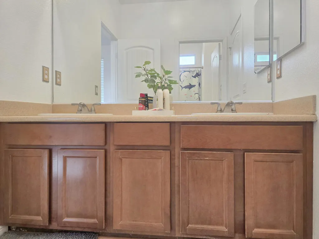 5015 Thornberry Way, Fontana, California 92336 home-pic-22