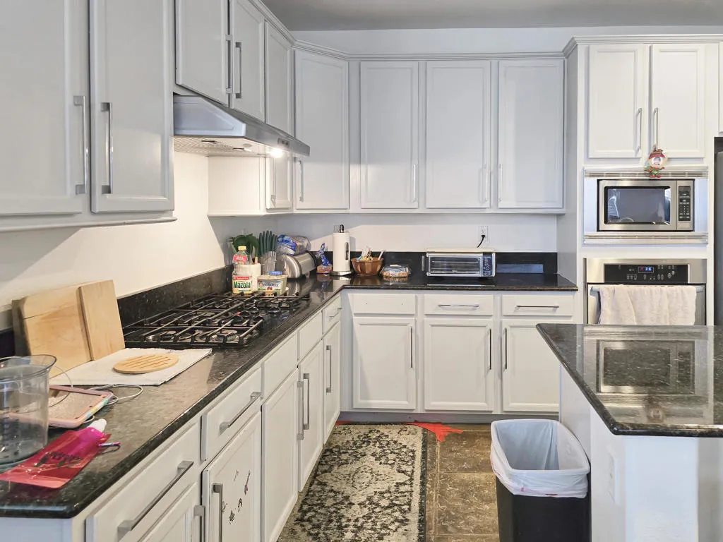 5015 Thornberry Way, Fontana, California 92336 home-pic-6